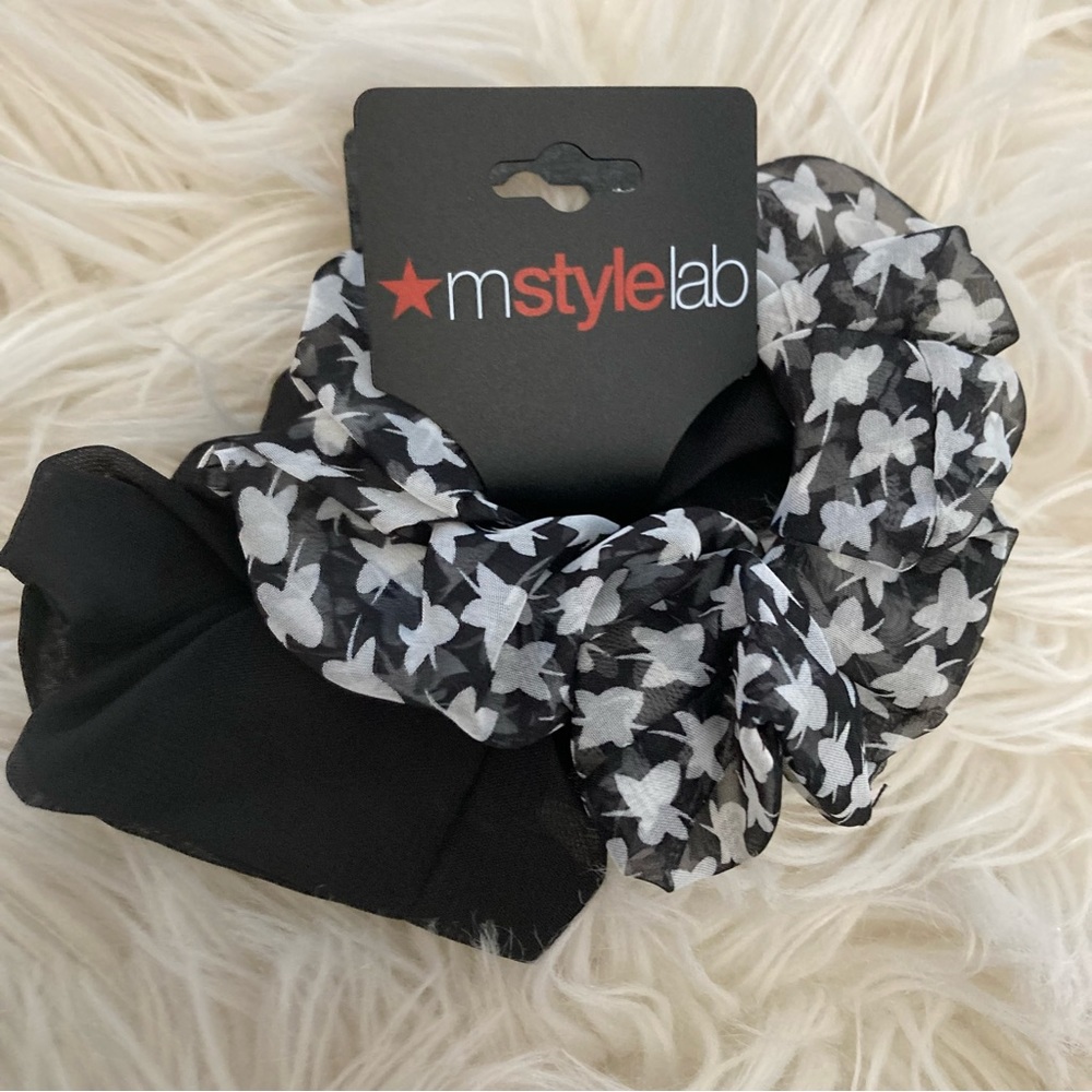 123- Lot of Hair Scrunchies